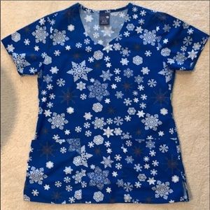 Scrub top snowflake